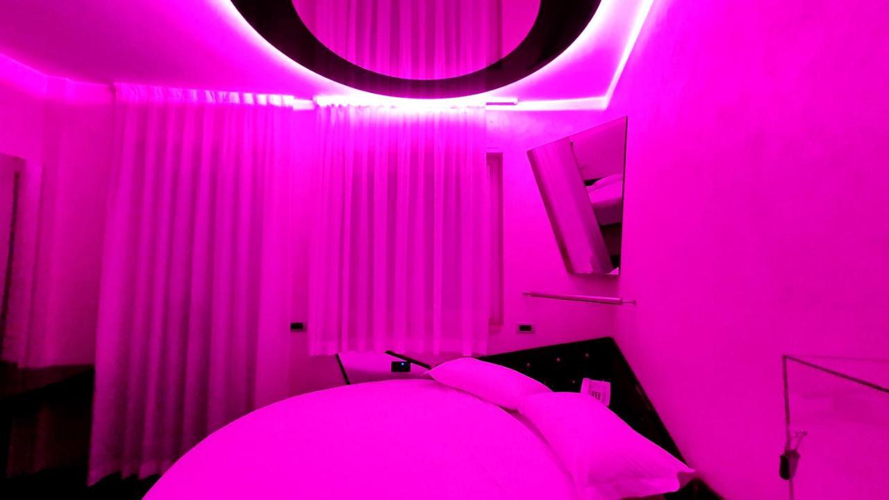סיניסלו באלסמו C Rooms - Love Motel Monza מראה חיצוני תמונה