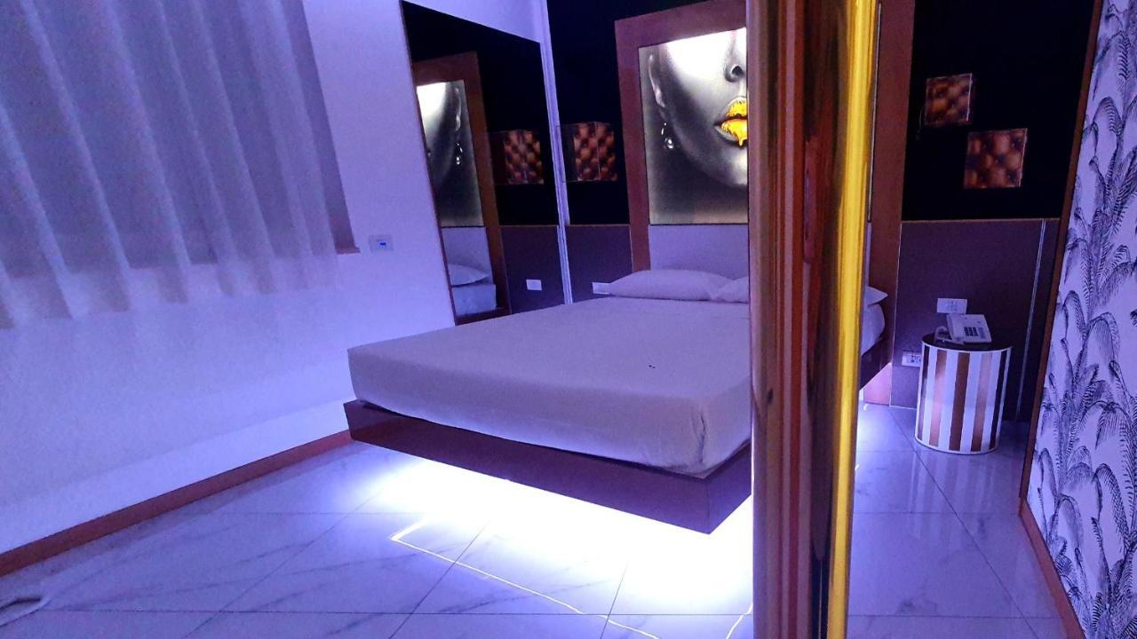 סיניסלו באלסמו C Rooms - Love Motel Monza מראה חיצוני תמונה