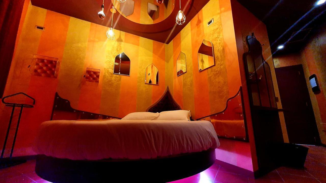 סיניסלו באלסמו C Rooms - Love Motel Monza מראה חיצוני תמונה